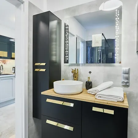 Golden Hour Apartments- Plac Slowianski 43